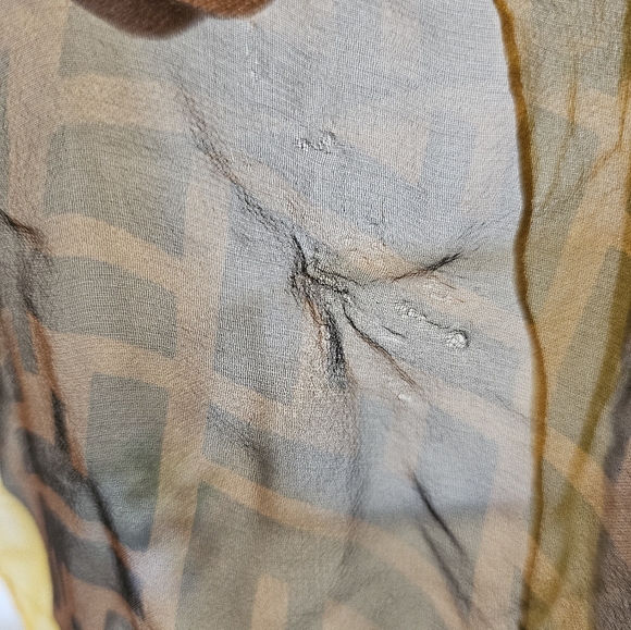 Authentic Fendi silk scarf - Picture 3 of 12